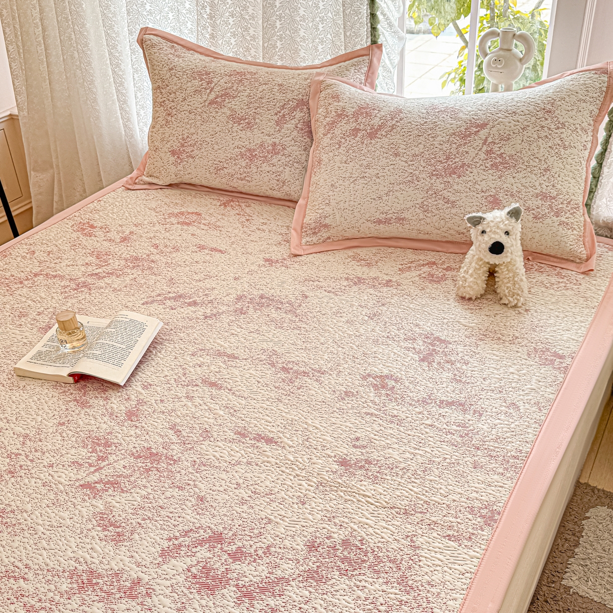 91家纺网 家纺一手货源 找家纺 川悦生活 2026新款PE凉感提花豆豆席平铺款三件套 尼尔-粉