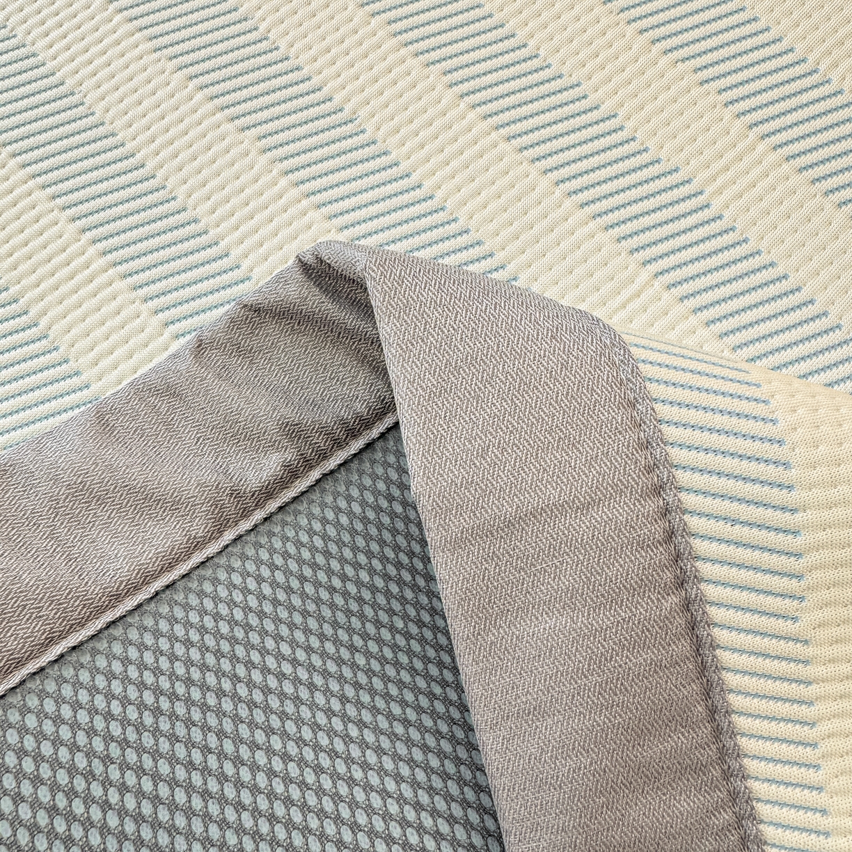 91家纺网 家纺一手货源 找家纺 川悦生活 2026新款PE凉感提花豆豆席平铺款三件套 甜心-水蓝