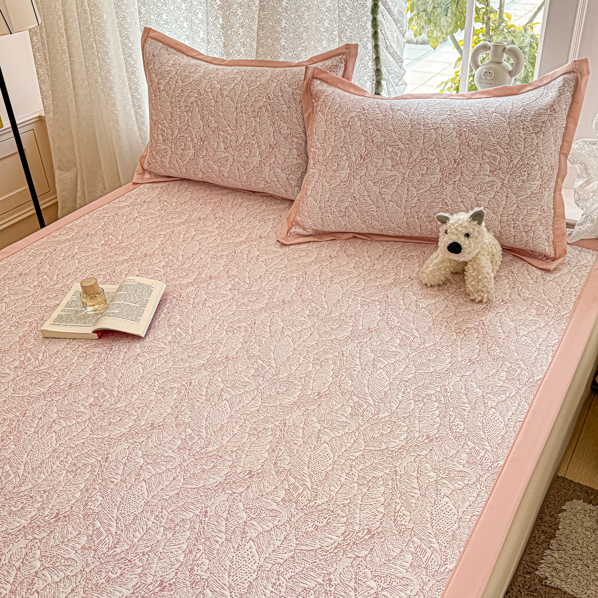 91家纺网 家纺一手货源 找家纺 川悦生活 2026新款PE凉感提花豆豆席平铺款三件套 夏季岛屿-粉