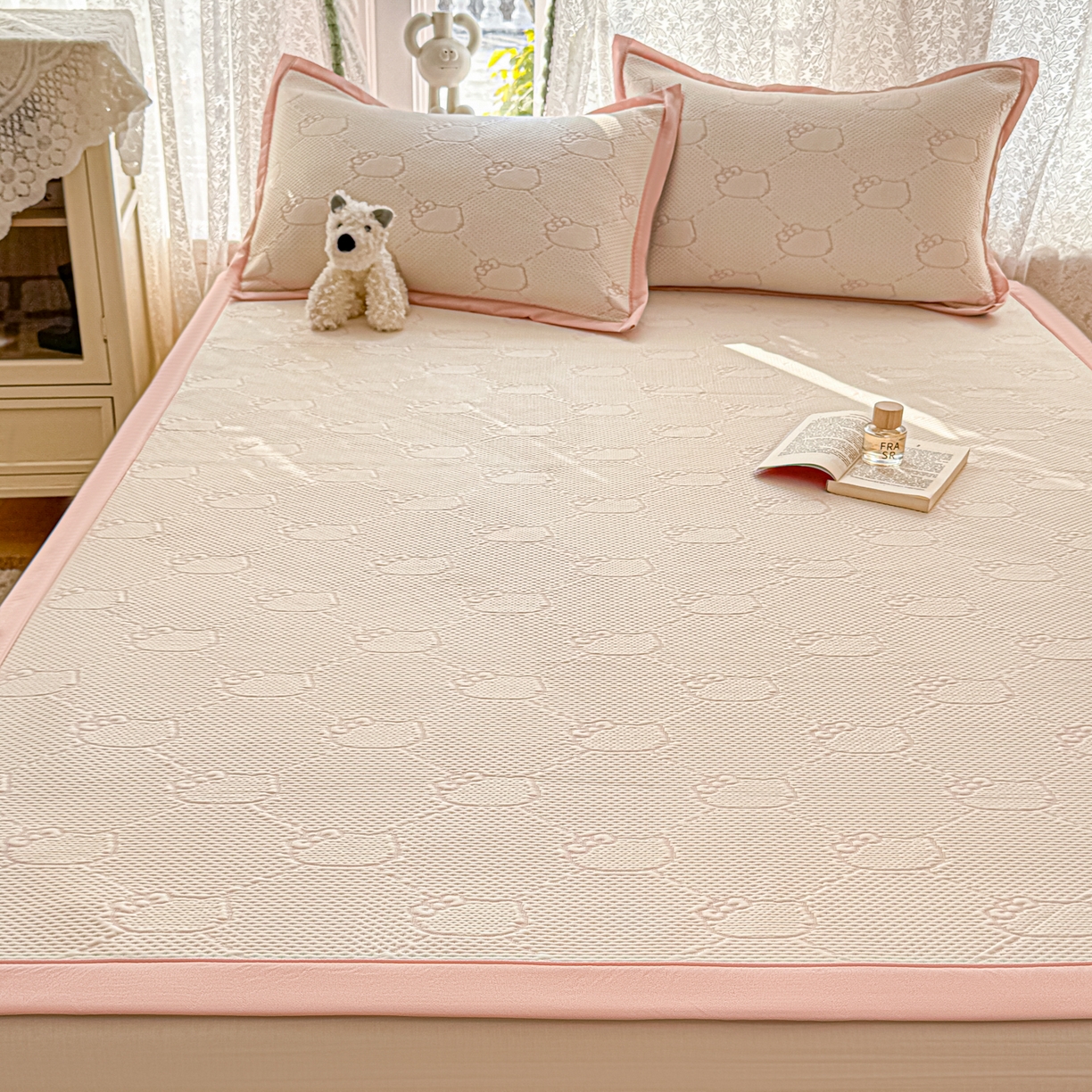 91家纺网 家纺一手货源 找家纺 川悦生活 2026新款PE凉感提花豆豆席平铺款三件套 甜心奶猫