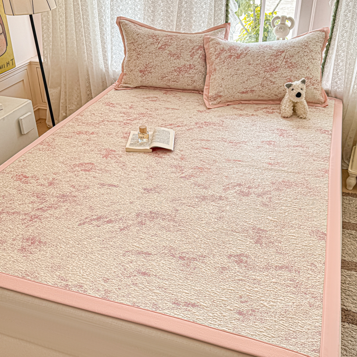 91家纺网 家纺一手货源 找家纺 川悦生活 2026新款PE凉感提花豆豆席平铺款三件套 尼尔-粉