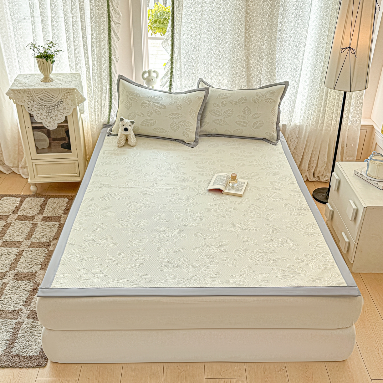 91家纺网 家纺一手货源 找家纺 川悦生活 2026新款PE凉感提花豆豆席平铺款三件套 月桂-月银