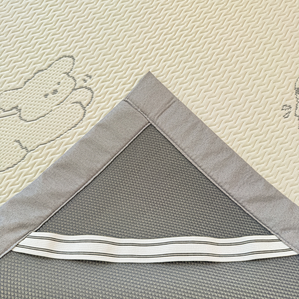 91家纺网 家纺一手货源 找家纺 川悦生活 2026新款PE凉感提花豆豆席平铺款三件套 朴朴小旺