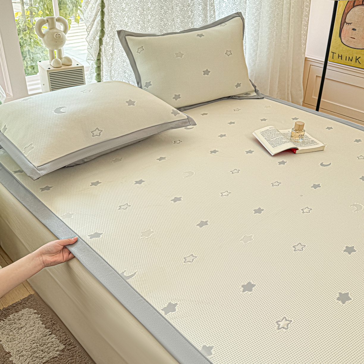 91家纺网 家纺一手货源 找家纺 川悦生活 2026新款PE凉感提花豆豆席平铺款三件套 奶油星月