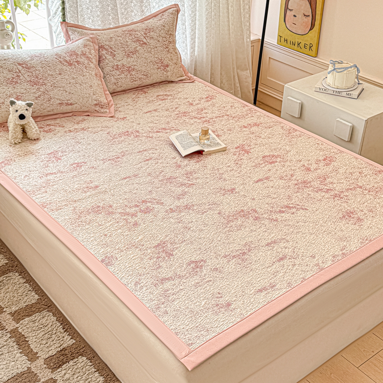 91家纺网 家纺一手货源 找家纺 川悦生活 2026新款PE凉感提花豆豆席平铺款三件套 尼尔-粉