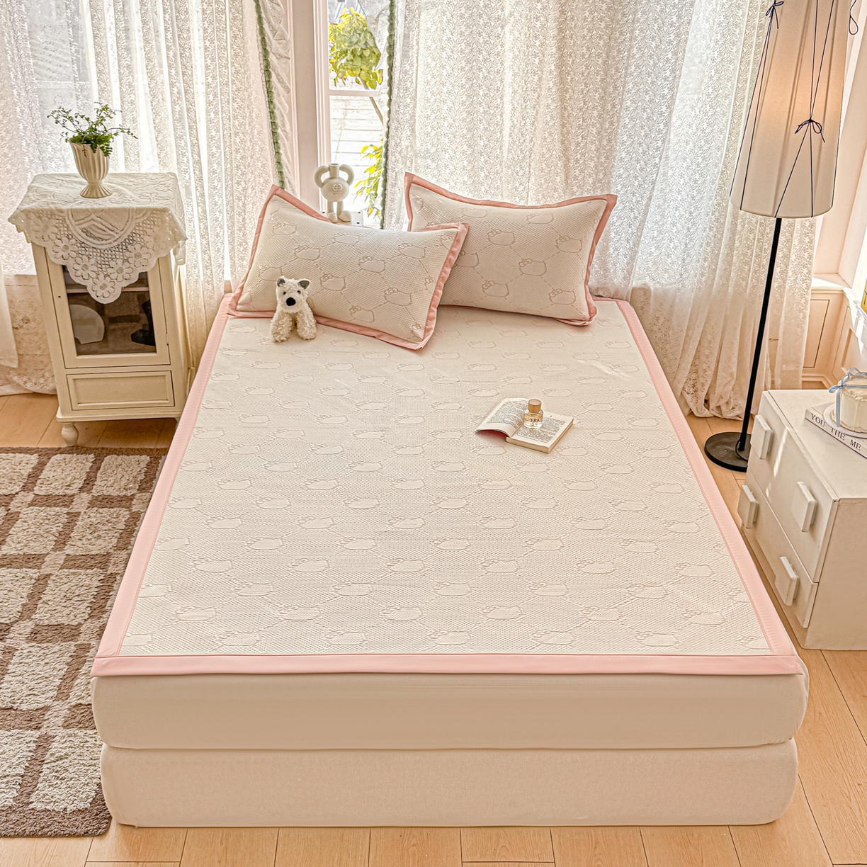 91家纺网 家纺一手货源 找家纺 川悦生活 2026新款PE凉感提花豆豆席平铺款三件套 甜心奶猫