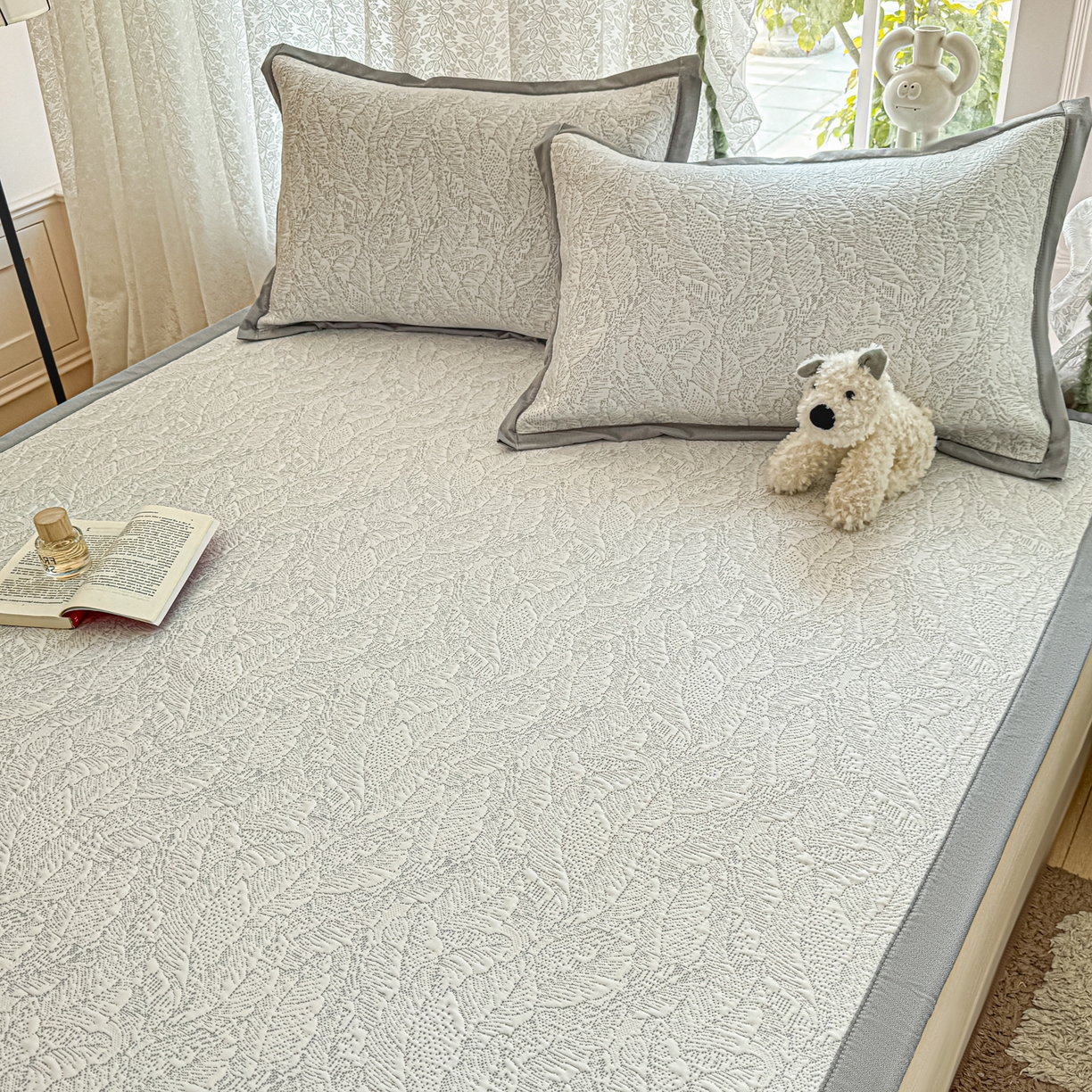 91家纺网 家纺一手货源 找家纺 川悦生活 2026新款PE凉感提花豆豆席平铺款三件套 夏季岛屿-月银