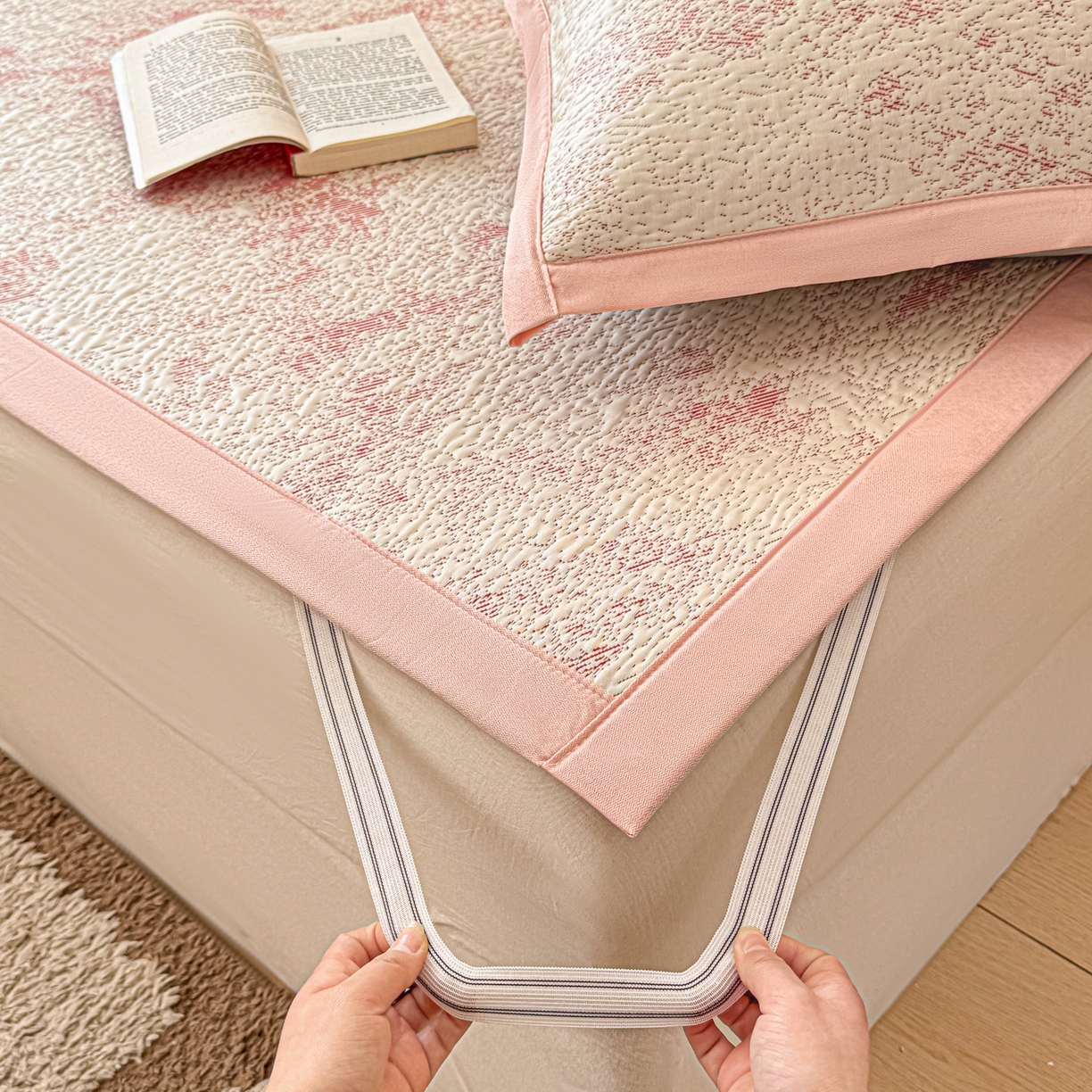 91家纺网 家纺一手货源 找家纺 川悦生活 2026新款PE凉感提花豆豆席平铺款三件套 尼尔-粉