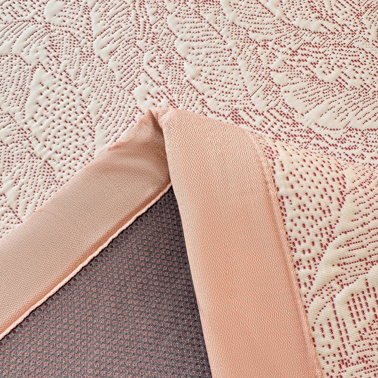 91家纺网 家纺一手货源 找家纺 川悦生活 2026新款PE凉感提花豆豆席平铺款三件套 夏季岛屿-粉