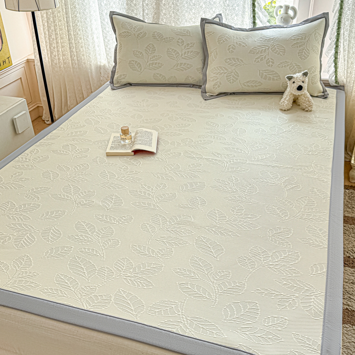 91家纺网 家纺一手货源 找家纺 川悦生活 2026新款PE凉感提花豆豆席平铺款三件套 月桂-月银