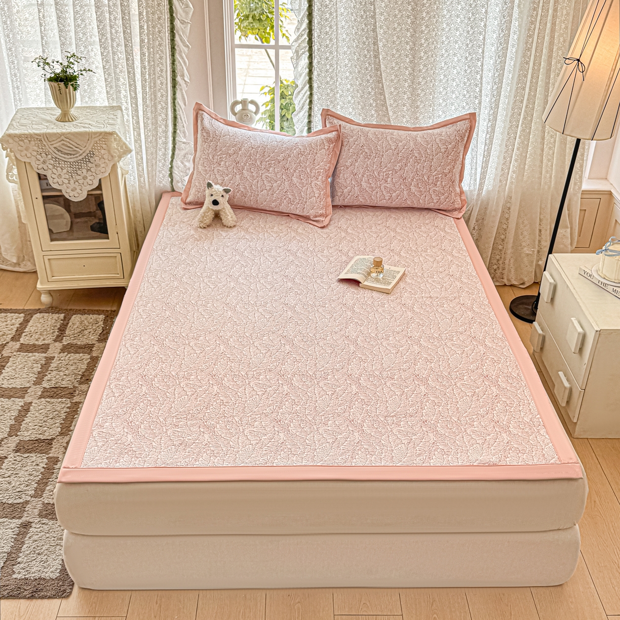 91家纺网 家纺一手货源 找家纺 川悦生活 2026新款PE凉感提花豆豆席平铺款三件套 夏季岛屿-粉