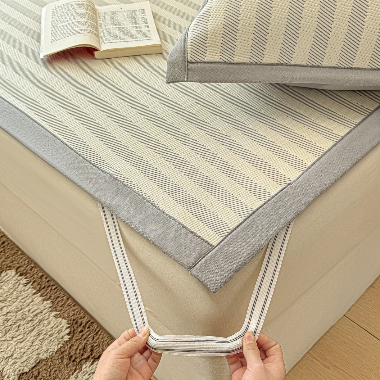 91家纺网 家纺一手货源 找家纺 川悦生活 2026新款PE凉感提花豆豆席平铺款三件套 甜心-月灰