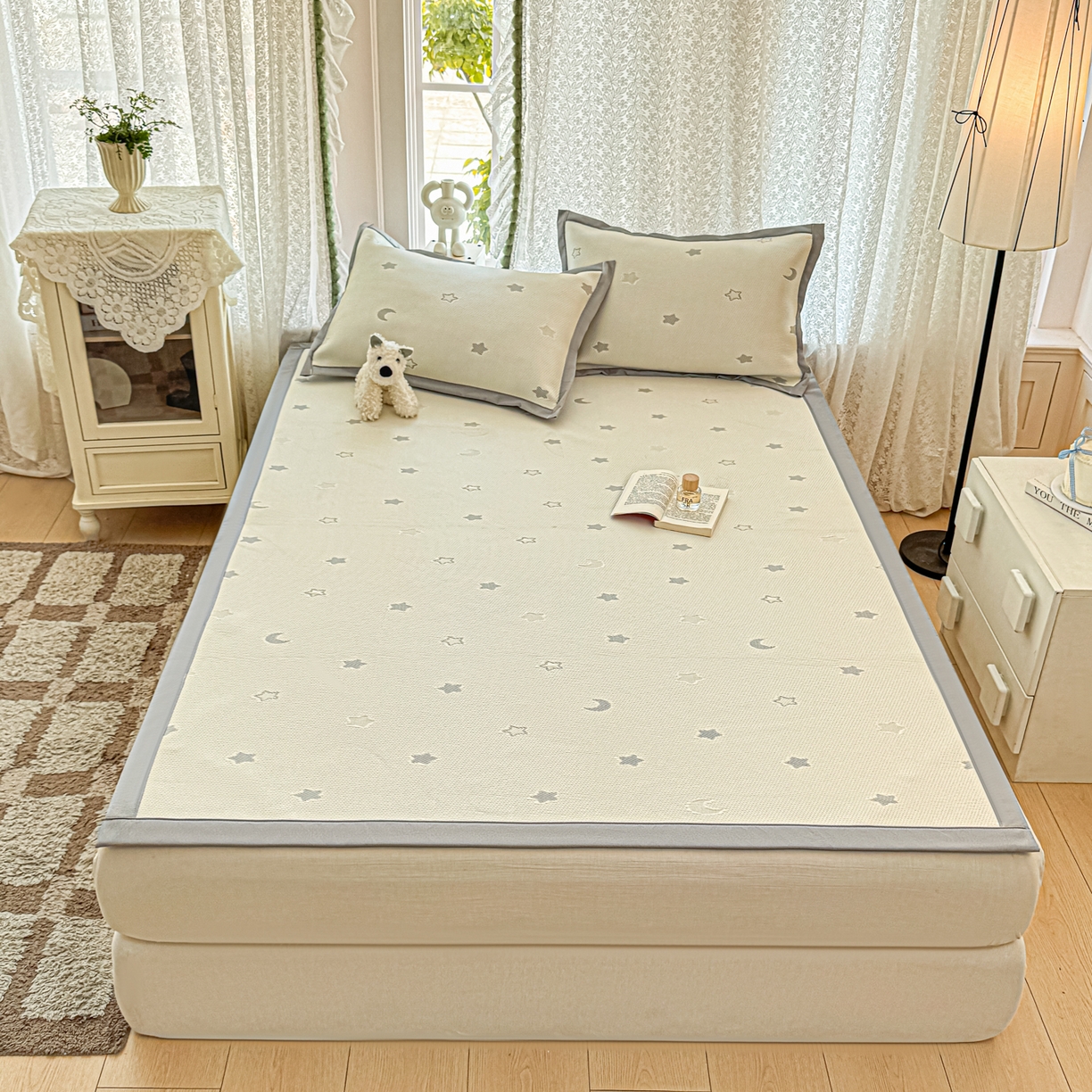 91家纺网 家纺一手货源 找家纺 川悦生活 2026新款PE凉感提花豆豆席平铺款三件套 奶油星月