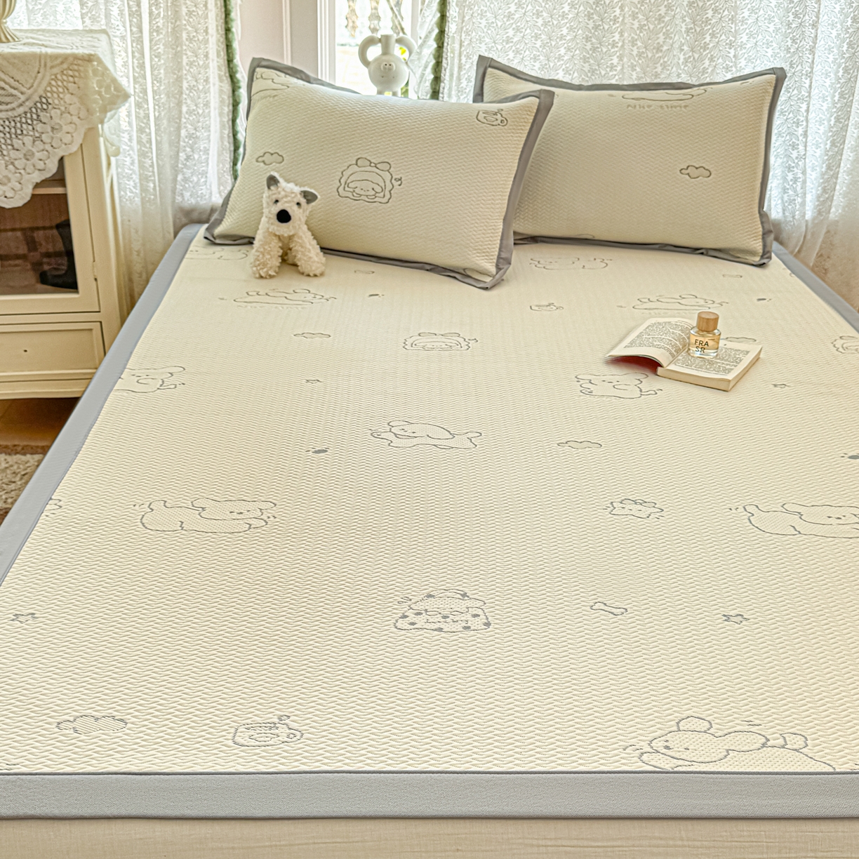 91家纺网 家纺一手货源 找家纺 川悦生活 2026新款PE凉感提花豆豆席平铺款三件套 朴朴小旺