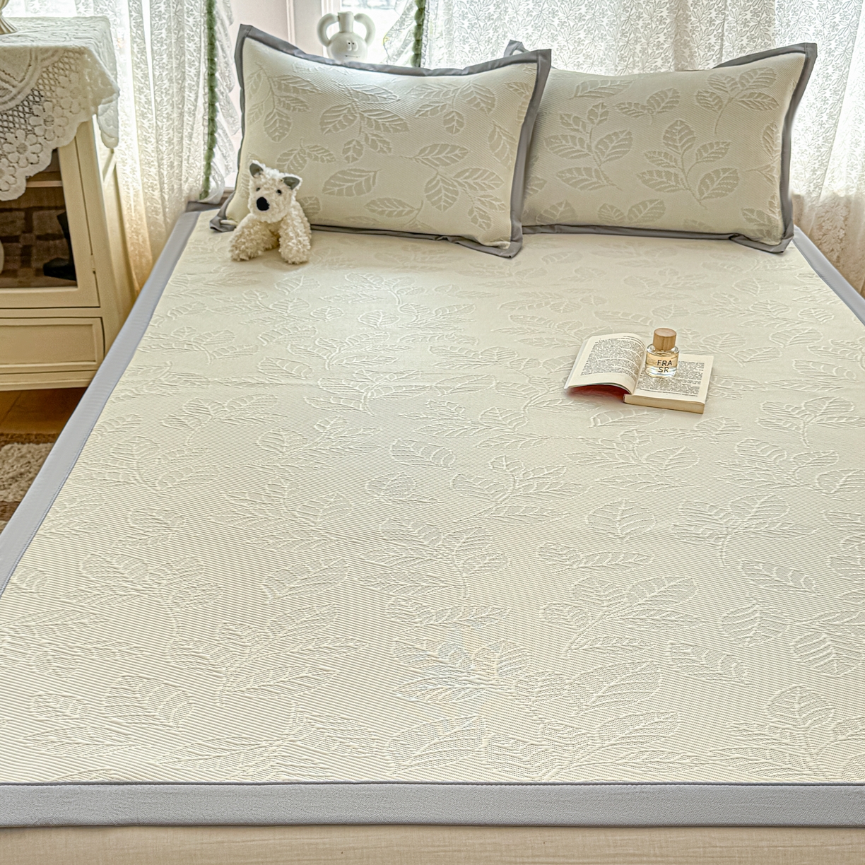 91家纺网 家纺一手货源 找家纺 川悦生活 2026新款PE凉感提花豆豆席平铺款三件套 月桂-月银