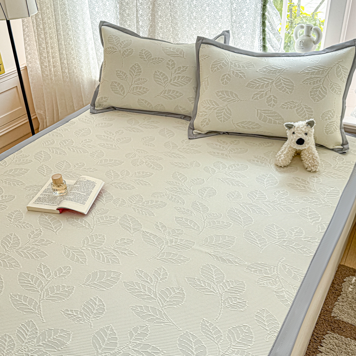 91家纺网 家纺一手货源 找家纺 川悦生活 2026新款PE凉感提花豆豆席平铺款三件套 月桂-月银