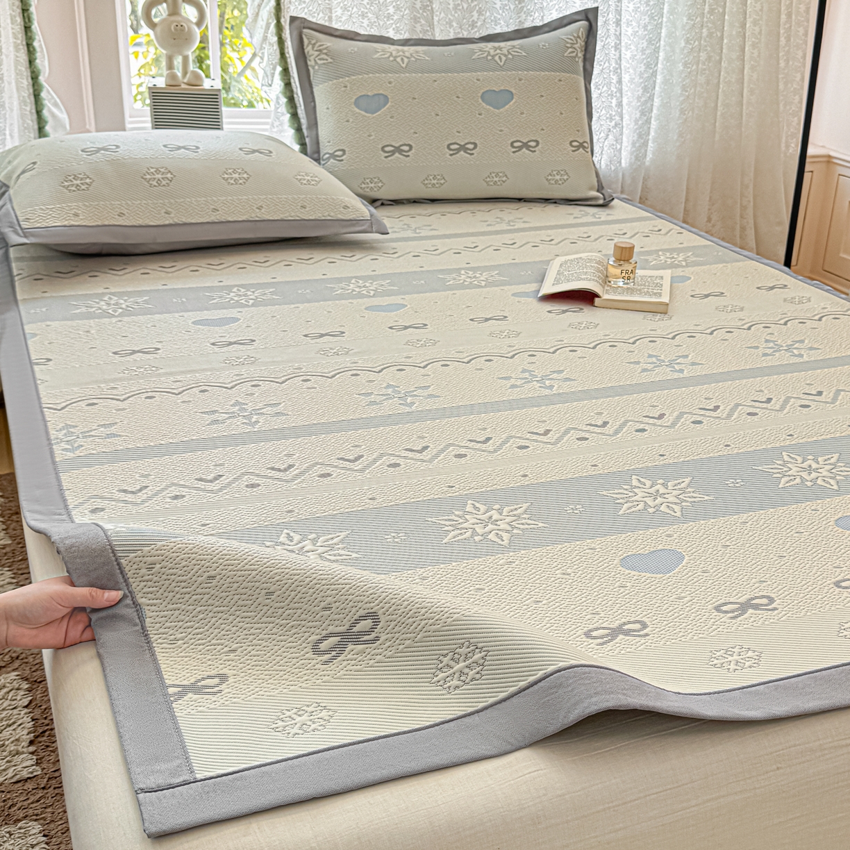 91家纺网 家纺一手货源 找家纺 川悦生活 2026新款PE凉感提花豆豆席平铺款三件套 费尔冰雪