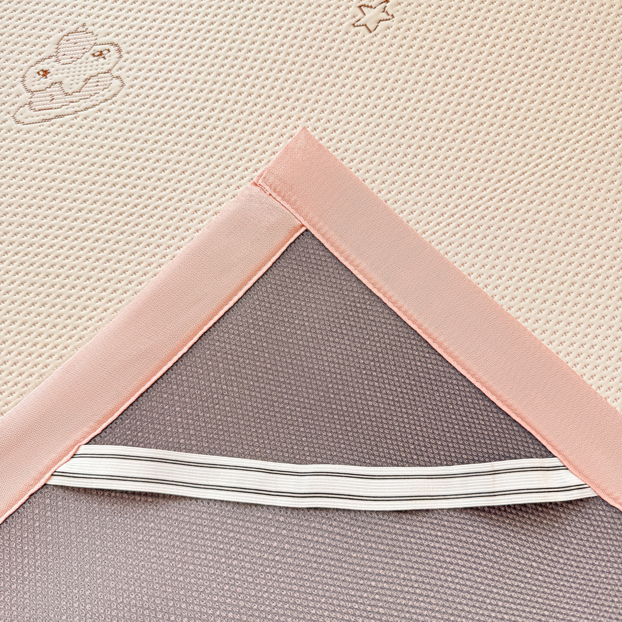 91家纺网 家纺一手货源 找家纺 川悦生活 2026新款PE凉感提花豆豆席平铺款三件套 星花小猫