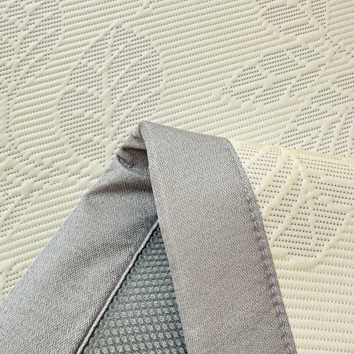 91家纺网 家纺一手货源 找家纺 川悦生活 2026新款PE凉感提花豆豆席平铺款三件套 月桂-月银