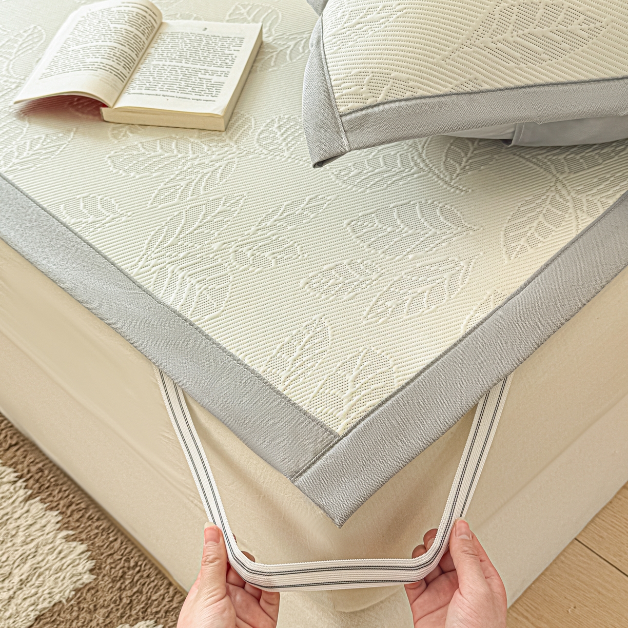 91家纺网 家纺一手货源 找家纺 川悦生活 2026新款PE凉感提花豆豆席平铺款三件套 月桂-月银