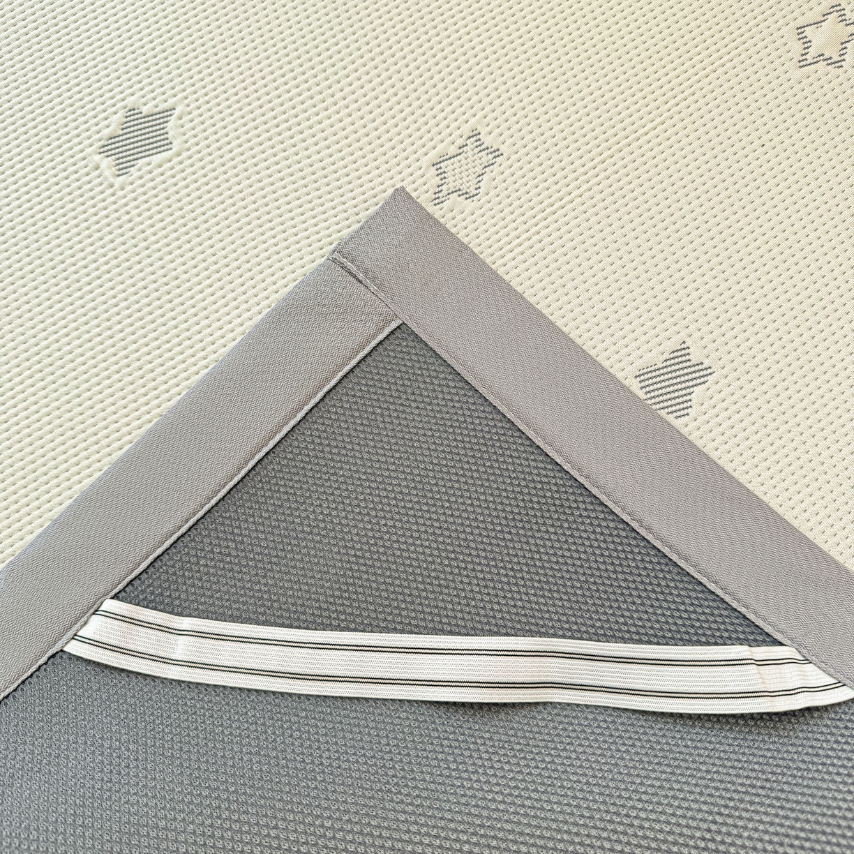 91家纺网 家纺一手货源 找家纺 川悦生活 2026新款PE凉感提花豆豆席平铺款三件套 奶油星月