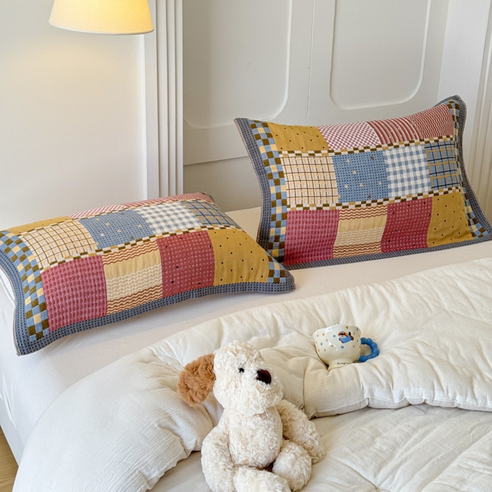 91家纺网 家纺一手货源 找家纺 乐家毛巾被（工厂自产自销） 2026新款全棉A类母婴级卡通软绵绵系列枕巾隔汗巾 复古拼布格