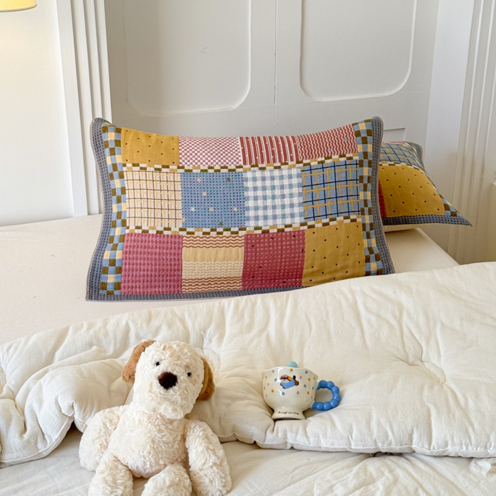 91家纺网 家纺一手货源 找家纺 乐家毛巾被（工厂自产自销） 2026新款全棉A类母婴级卡通软绵绵系列枕巾隔汗巾 复古拼布格