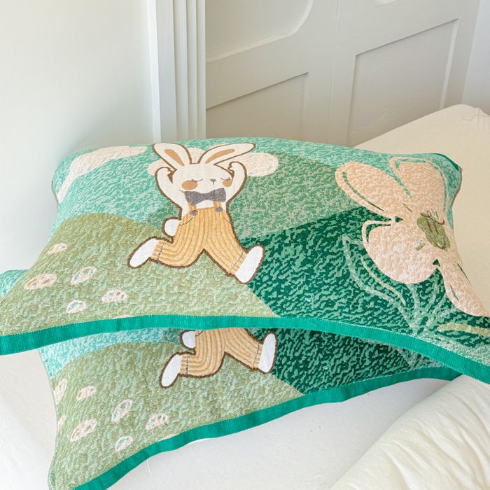 91家纺网 家纺一手货源 找家纺 乐家毛巾被（工厂自产自销） 2026新款全棉A类母婴级卡通软绵绵系列枕巾隔汗巾 花野兔语