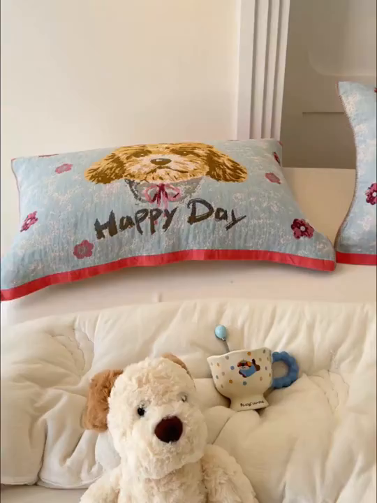 91家纺网 家纺一手货源 找家纺 乐家毛巾被（工厂自产自销） 2026新款全棉A类母婴级卡通软绵绵系列枕巾隔汗巾 萌宠happy