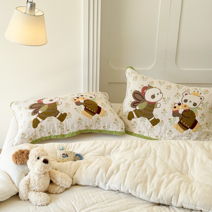 91家纺网 家纺一手货源 找家纺 乐家毛巾被（工厂自产自销） 2026新款全棉A类母婴级卡通软绵绵系列枕巾隔汗巾 蜜语熊宝