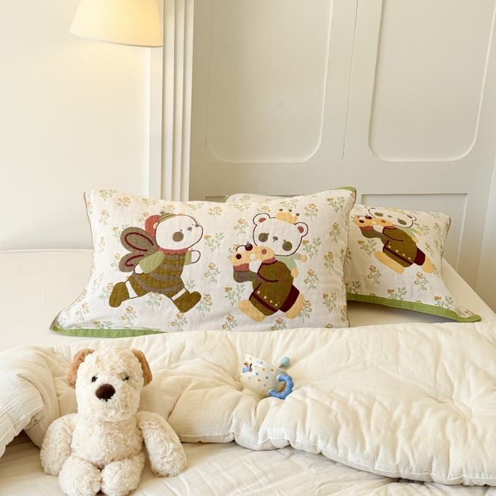 91家纺网 家纺一手货源 找家纺 乐家毛巾被（工厂自产自销） 2026新款全棉A类母婴级卡通软绵绵系列枕巾隔汗巾 蜜语熊宝