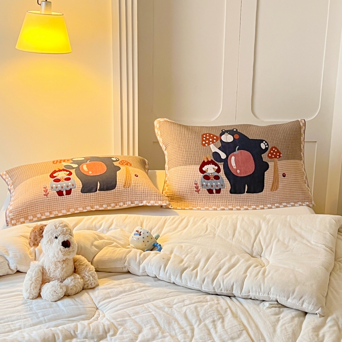 91家纺网 家纺一手货源 找家纺 乐家毛巾被（工厂自产自销） 2026新款全棉A类母婴级卡通软绵绵系列枕巾隔汗巾 蘑菇大熊