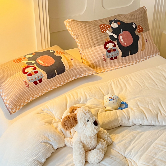 91家纺网 家纺一手货源 找家纺 乐家毛巾被（工厂自产自销） 2026新款全棉A类母婴级卡通软绵绵系列枕巾隔汗巾 蘑菇大熊