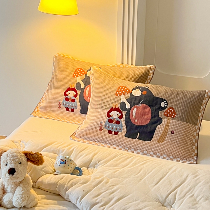 91家纺网 家纺一手货源 找家纺 乐家毛巾被（工厂自产自销） 2026新款全棉A类母婴级卡通软绵绵系列枕巾隔汗巾 蘑菇大熊