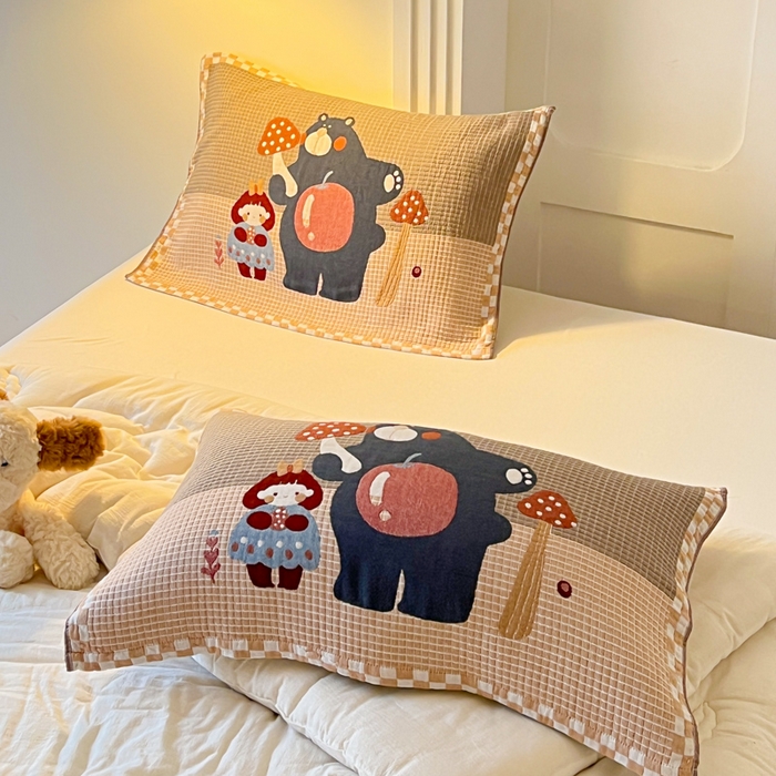 91家纺网 家纺一手货源 找家纺 乐家毛巾被（工厂自产自销） 2026新款全棉A类母婴级卡通软绵绵系列枕巾隔汗巾 蘑菇大熊