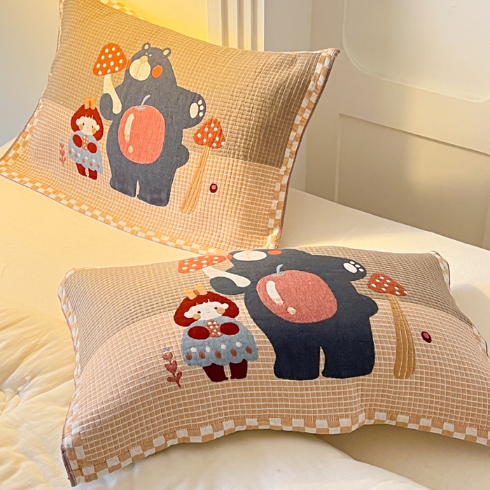 91家纺网 家纺一手货源 找家纺 乐家毛巾被（工厂自产自销） 2026新款全棉A类母婴级卡通软绵绵系列枕巾隔汗巾 蘑菇大熊