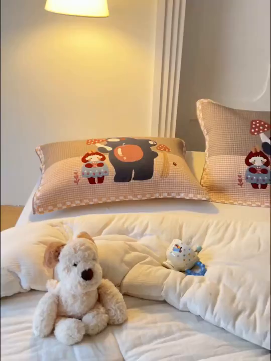 91家纺网 家纺一手货源 找家纺 乐家毛巾被（工厂自产自销） 2026新款全棉A类母婴级卡通软绵绵系列枕巾隔汗巾 蘑菇大熊