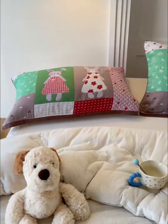 91家纺网 家纺一手货源 找家纺 乐家毛巾被（工厂自产自销） 2026新款全棉A类母婴级卡通软绵绵系列枕巾隔汗巾 田园兔拼布