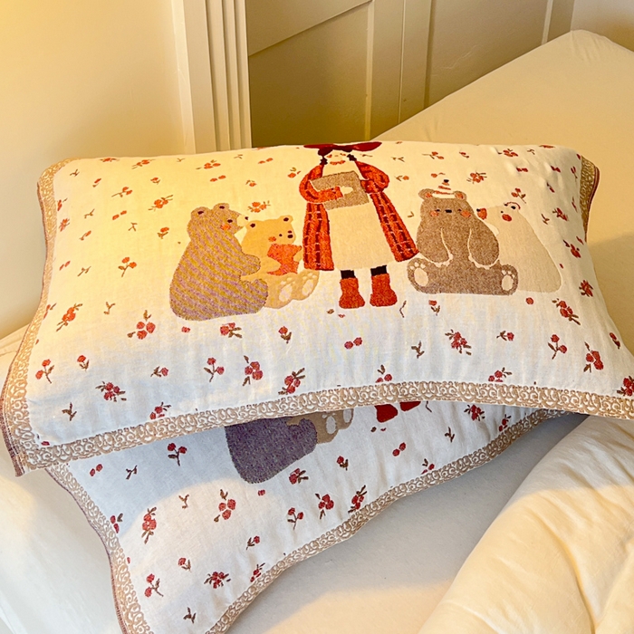 91家纺网 家纺一手货源 找家纺 乐家毛巾被（工厂自产自销） 2026新款全棉A类母婴级卡通软绵绵系列枕巾隔汗巾 听课小熊