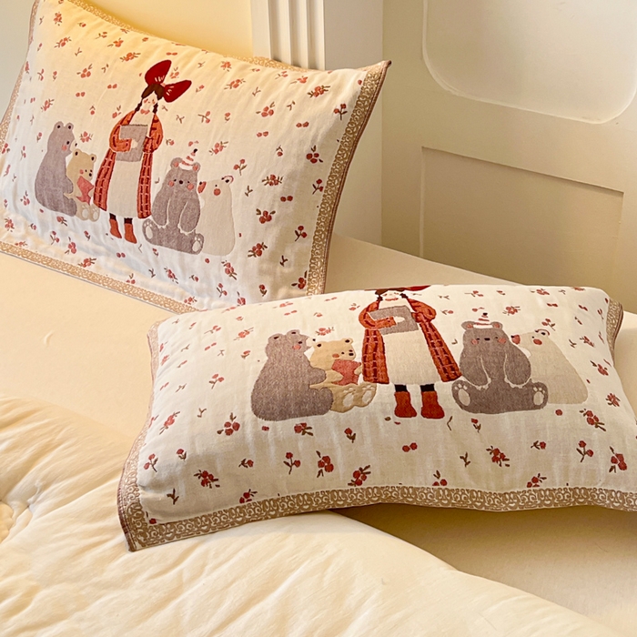 91家纺网 家纺一手货源 找家纺 乐家毛巾被（工厂自产自销） 2026新款全棉A类母婴级卡通软绵绵系列枕巾隔汗巾 听课小熊