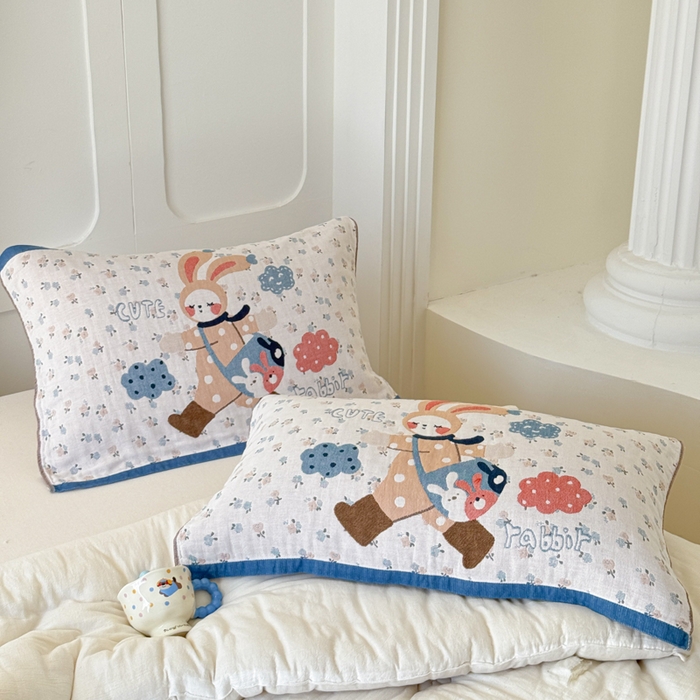 91家纺网 家纺一手货源 找家纺 乐家毛巾被（工厂自产自销） 2026新款全棉A类母婴级卡通软绵绵系列枕巾隔汗巾 云朵小兔