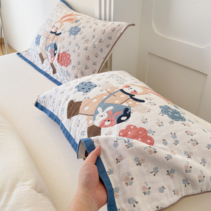 91家纺网 家纺一手货源 找家纺 乐家毛巾被（工厂自产自销） 2026新款全棉A类母婴级卡通软绵绵系列枕巾隔汗巾 云朵小兔