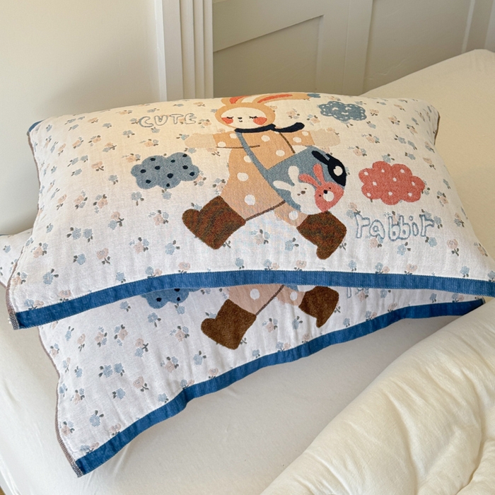 91家纺网 家纺一手货源 找家纺 乐家毛巾被（工厂自产自销） 2026新款全棉A类母婴级卡通软绵绵系列枕巾隔汗巾 云朵小兔