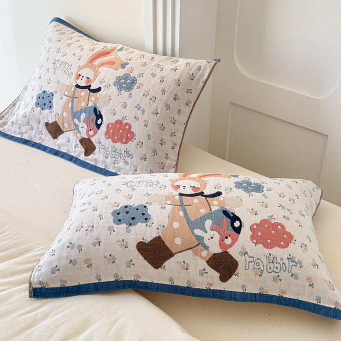 91家纺网 家纺一手货源 找家纺 乐家毛巾被（工厂自产自销） 2026新款全棉A类母婴级卡通软绵绵系列枕巾隔汗巾 云朵小兔