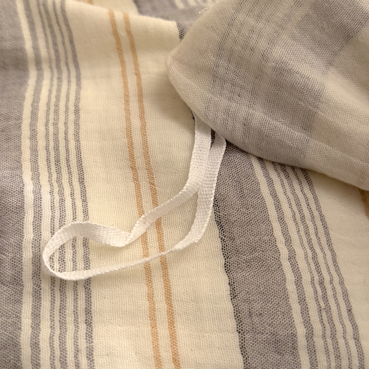 91家纺网 家纺一手货源 找家纺 DoDo 兜兜 2026新款全棉纯棉A类色织皱皱纱单被套单件被套单品 小半-灰