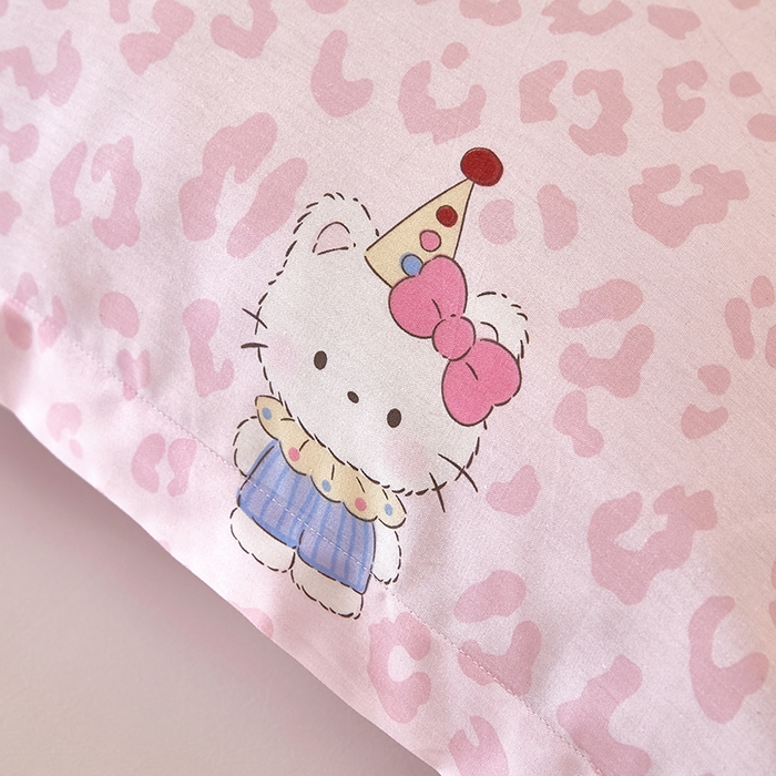 91家纺网 家纺一手货源 找家纺 三盛源 2026新款小清新全棉纯棉双人长枕套靠枕套加长枕芯套单件1.8米学生宿舍 豹纹猫咪-粉