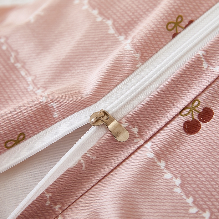 91家纺网 家纺一手货源 找家纺 三盛源 2026新款小清新全棉纯棉双人长枕套靠枕套加长枕芯套单件1.8米学生宿舍 樱桃-粉