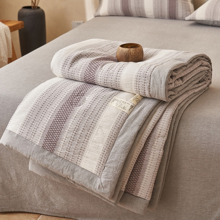 91家纺网 家纺一手货源 找家纺 简如 2026新款里外全棉色织提花夏凉被夏被空调被四件套素条系列 素条-灰