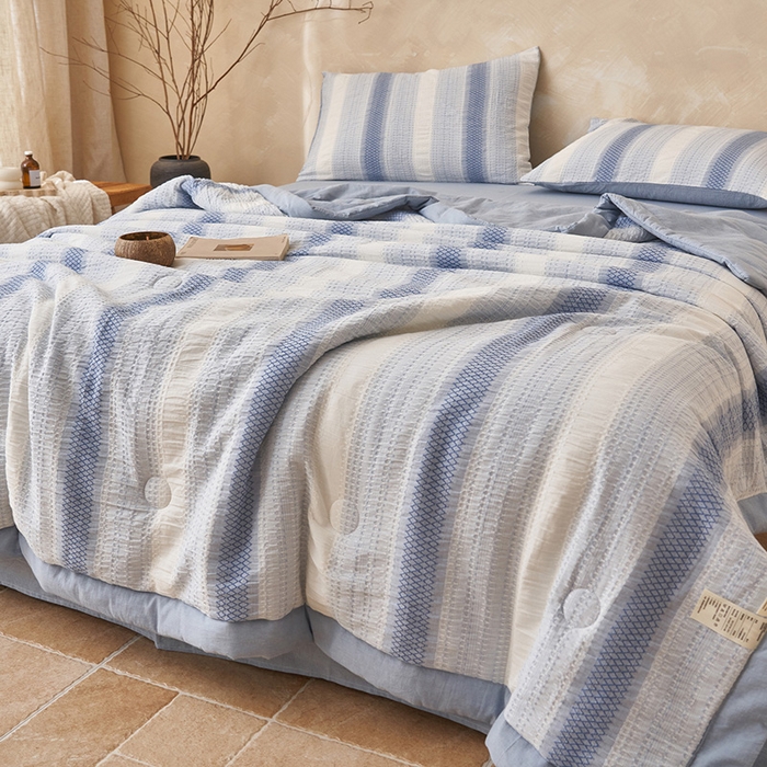 91家纺网 家纺一手货源 找家纺 简如 2026新款里外全棉色织提花夏凉被夏被空调被四件套素条系列 素条-蓝