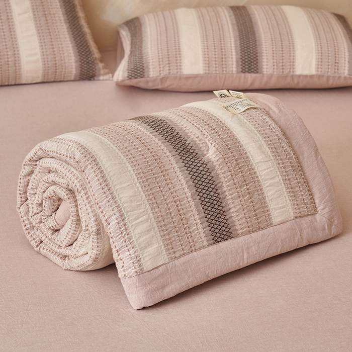 91家纺网 家纺一手货源 找家纺 简如 2026新款里外全棉色织提花夏凉被夏被空调被四件套素条系列 素条-咖